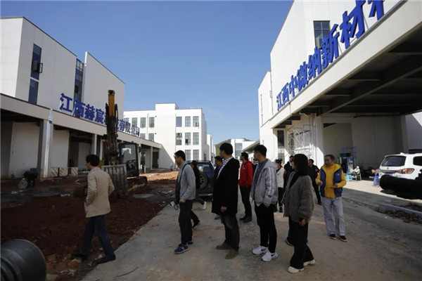 記者節(jié)：媒體聚焦昌南新區(qū)、城投集團重點項目建設(shè)工地